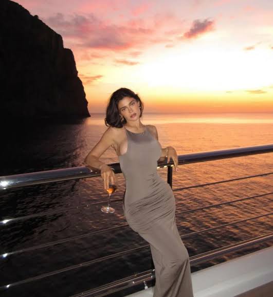 Elegant Taupe Maxi Dress for Evening Yacht Parties Elegant Taupe Maxi Dress for Evening Yacht Parties — Yacht Outfits 2027