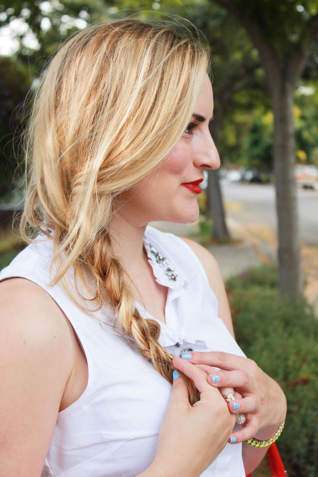 Shoulder-Length Loose Wavy Blonde Braid Shoulder-Length Loose Wavy Blonde Braid — Side Braided Hairstyles 2027