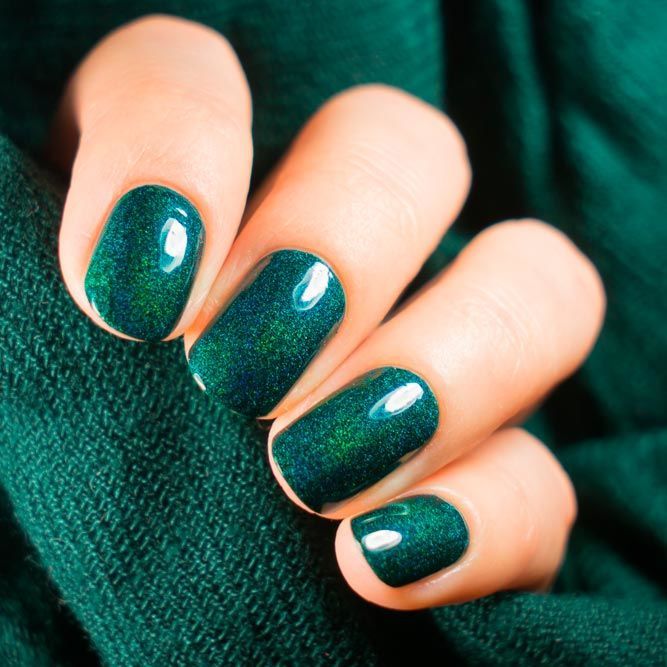 Shimmering Emerald Polish with Gold Flecks Shimmering Emerald Polish with Gold Flecks — Emerald Prom Nails 2027
