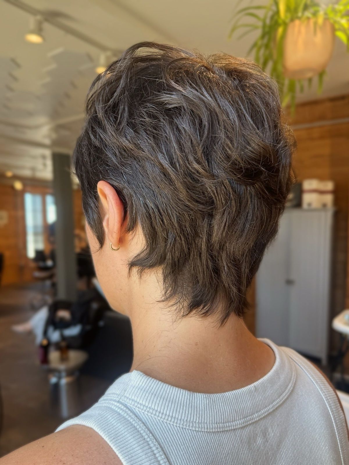 Textured Wavy Pixie with Highlights Textured Wavy Pixie with Highlights — Pixie Cut 2027 for Round Face