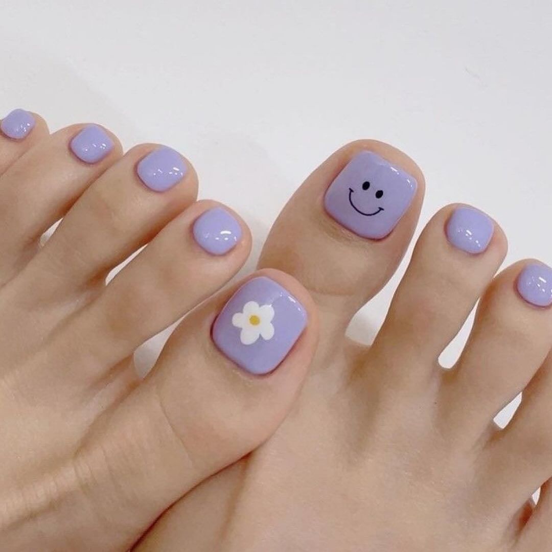 Light Purple with Smiley and Flower Art — Purple Toe Nails 2027