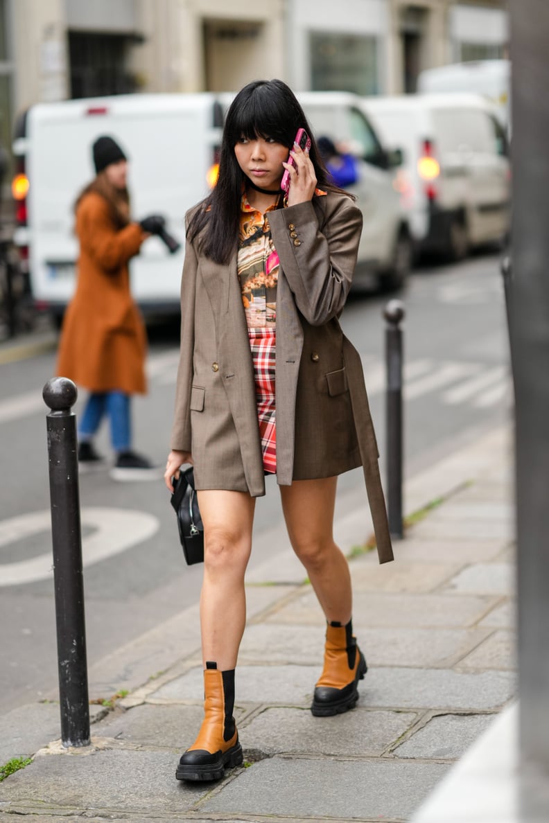 Plaid Mini Skirt and Printed Shirt with Oversized Blazer and Chunky Chelsea Boots Plaid Mini Skirt and Printed Shirt with Oversized Blazer and Chunky Chelsea Boots — Chelsea Boots Outfits 2027