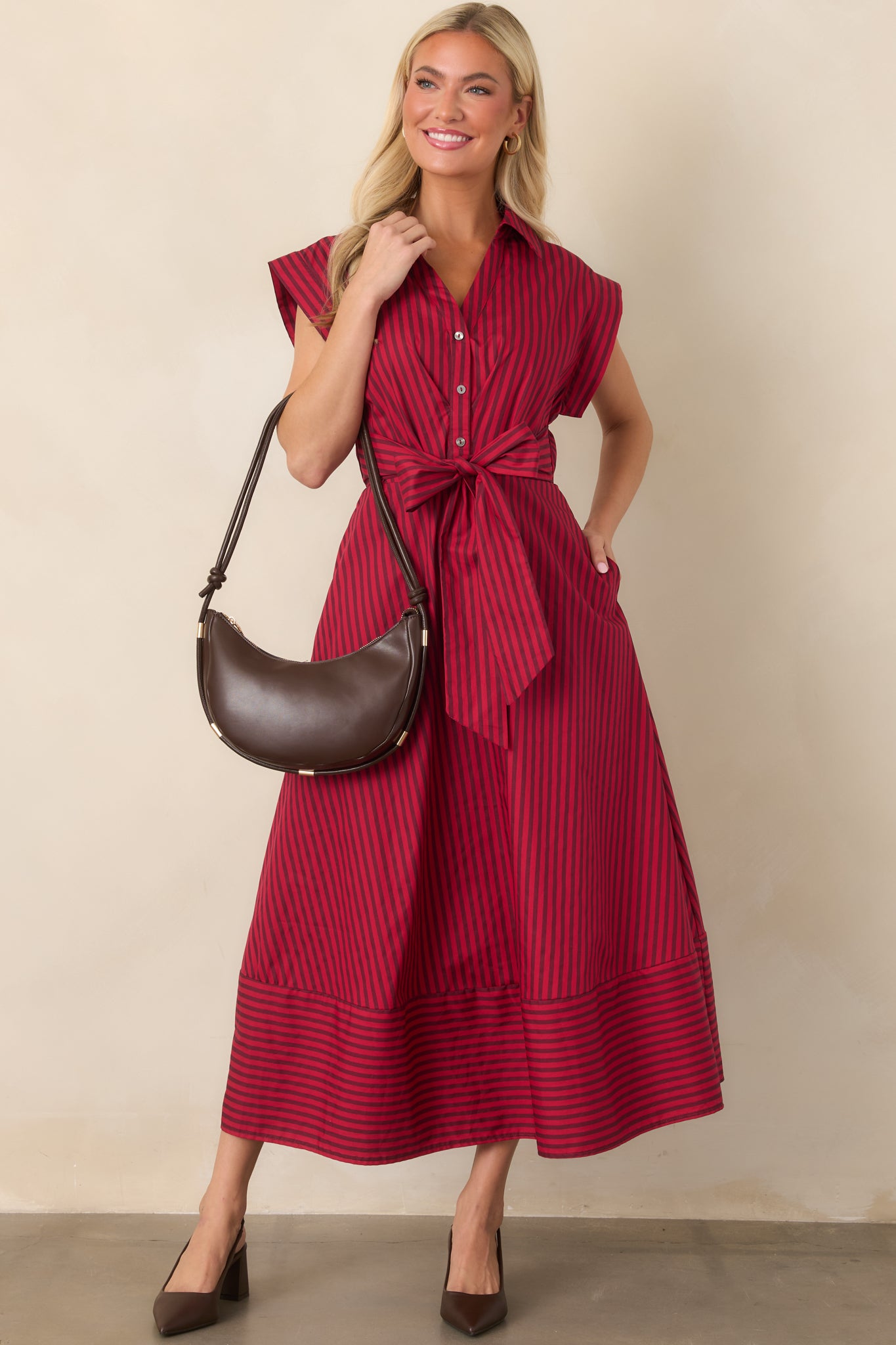 Smart Casual Midi Dress with Tie Belt and Pointed Pumps Smart Casual Midi Dress with Tie Belt and Pointed Pumps — Striped Dresses 2027