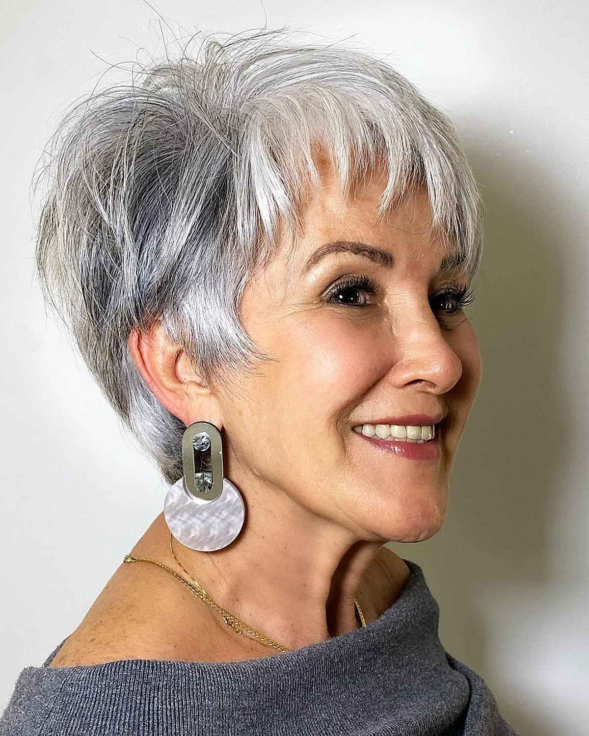 Wavy Silver Pixie With Grey Tones Wavy Silver Pixie With Grey Tones — Silver Pixie 2027