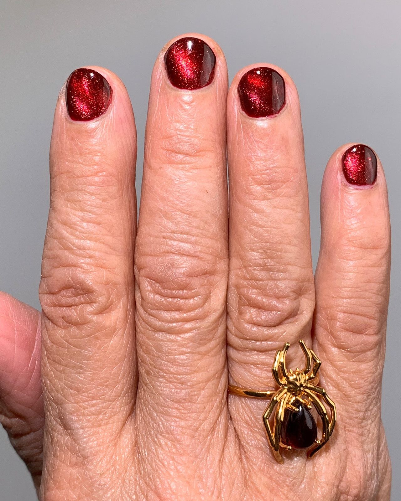 Shimmer Glossy Visual Idea — Garnet Nails 2027