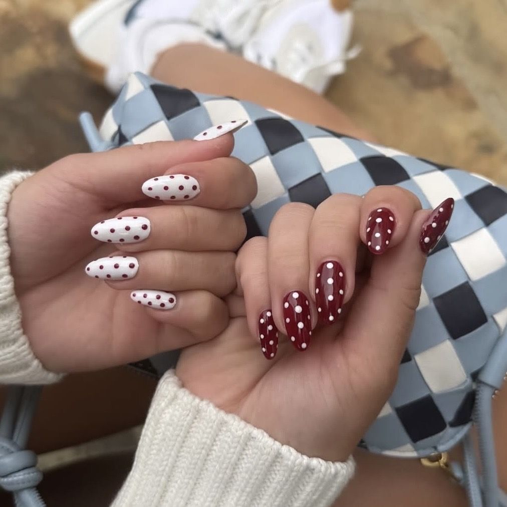 Medium Oval White with Dark Red Dots Medium Oval White with Dark Red Dots — Polka Dot Nails 2027