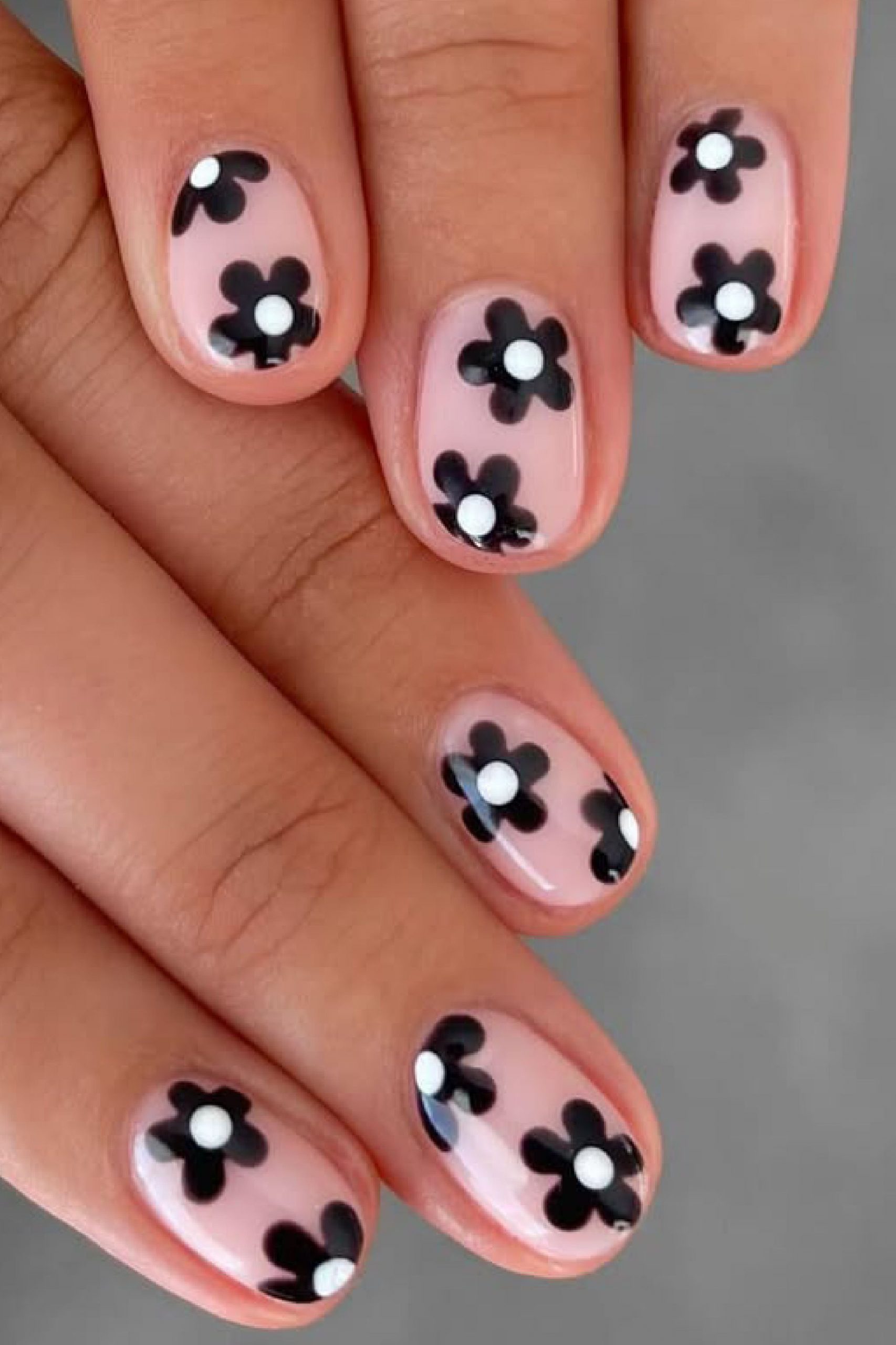 Black Floral Short Oval Nails Black Floral Short Oval Nails — Nails 2027 for Short Fingers