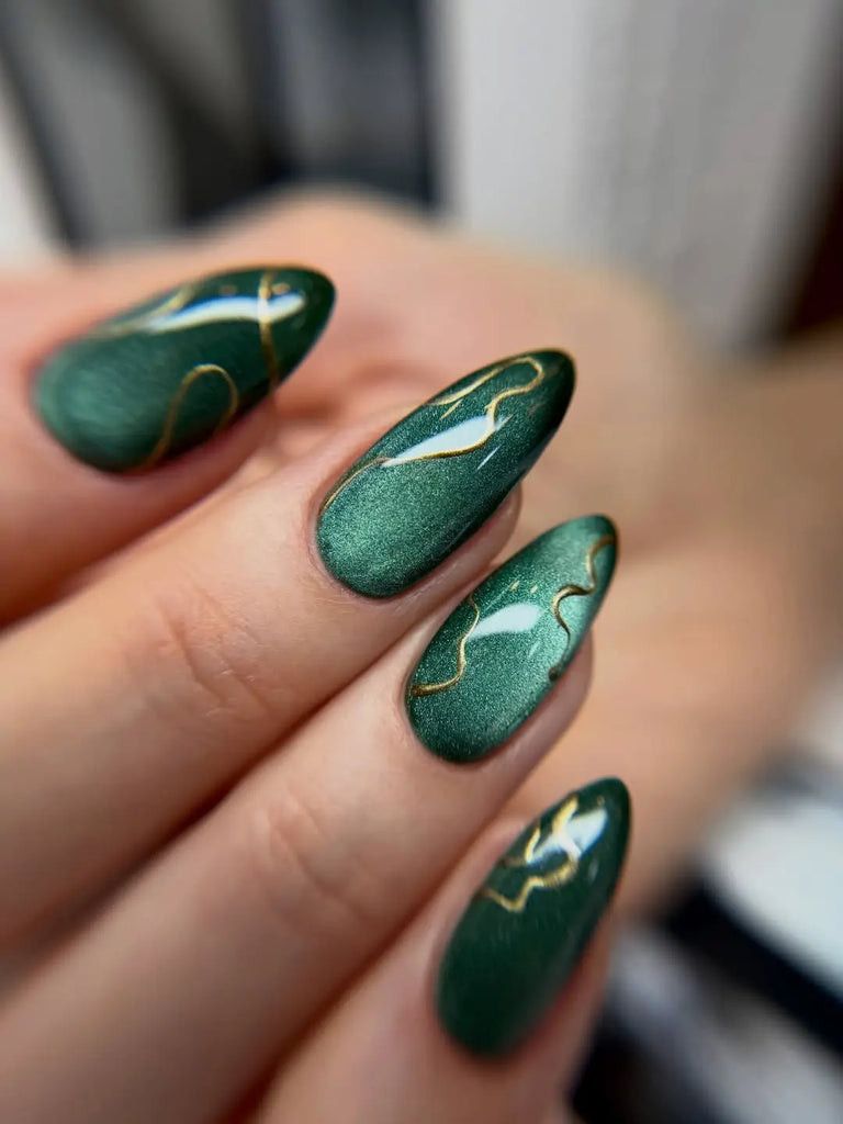 Emerald Nails with Delicate Gold Lines Emerald Nails with Delicate Gold Lines — Emerald Nails 2027