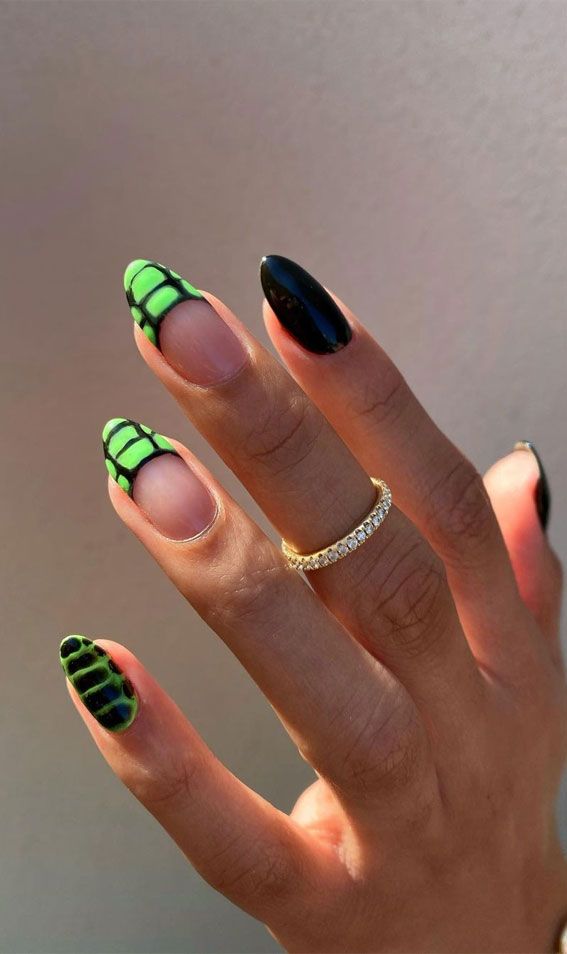 Snake Print On Tips And Accent Nail Visual Idea Snake Print On Tips And Accent Nail Visual Idea — Snake Print Nails 2027