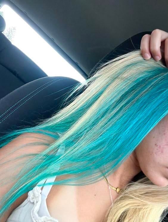 Green and Blonde Hair 2027