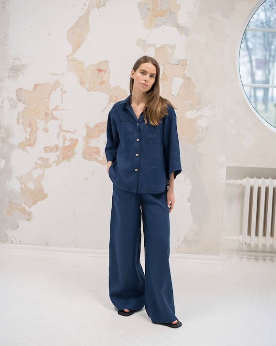 Casual Resort Outfit Idea — Navy Blue Linen Pants Outfits 2027