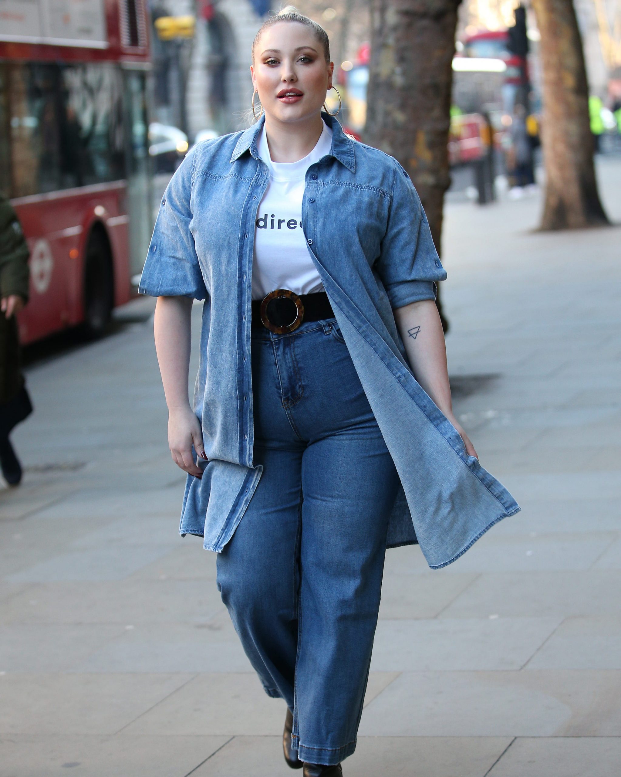 Casual Cool: Relaxed Fit Denim Shirt Jacket with Wide-Leg Jeans — Denim Jacket Outfits 2027