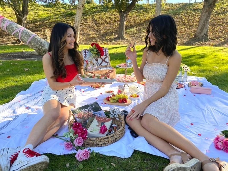 Casual Red and White Picnic Outfit for Galentines Casual Red and White Picnic Outfit for Galentines — Galentines Outfits 2027