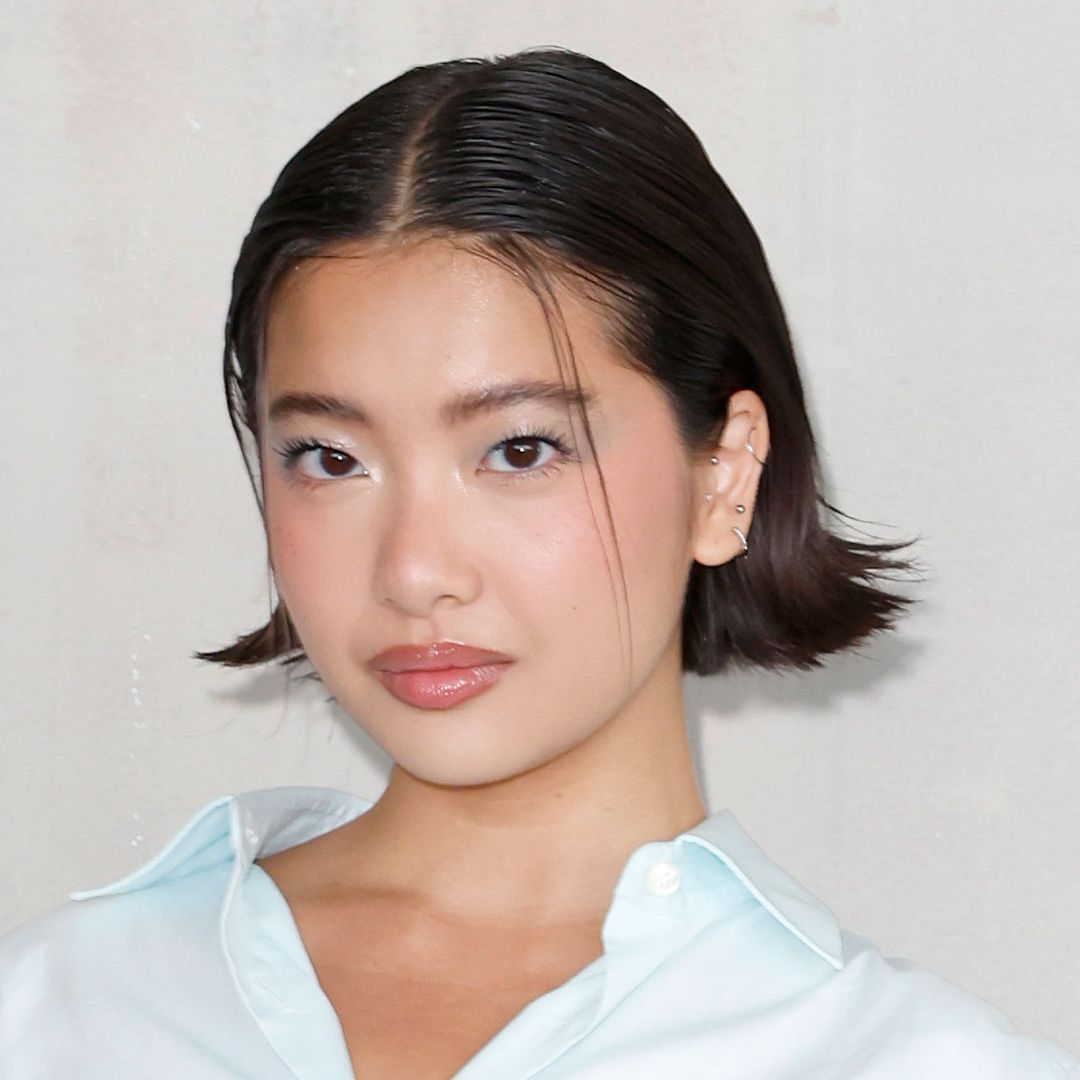 Dark Bob With Flicked Out Ends — Y2K Bob 2027