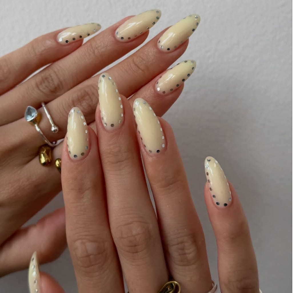 Pale Yellow Silver Dot Oval Nails Pale Yellow Silver Dot Oval Nails — Long Nails 2027