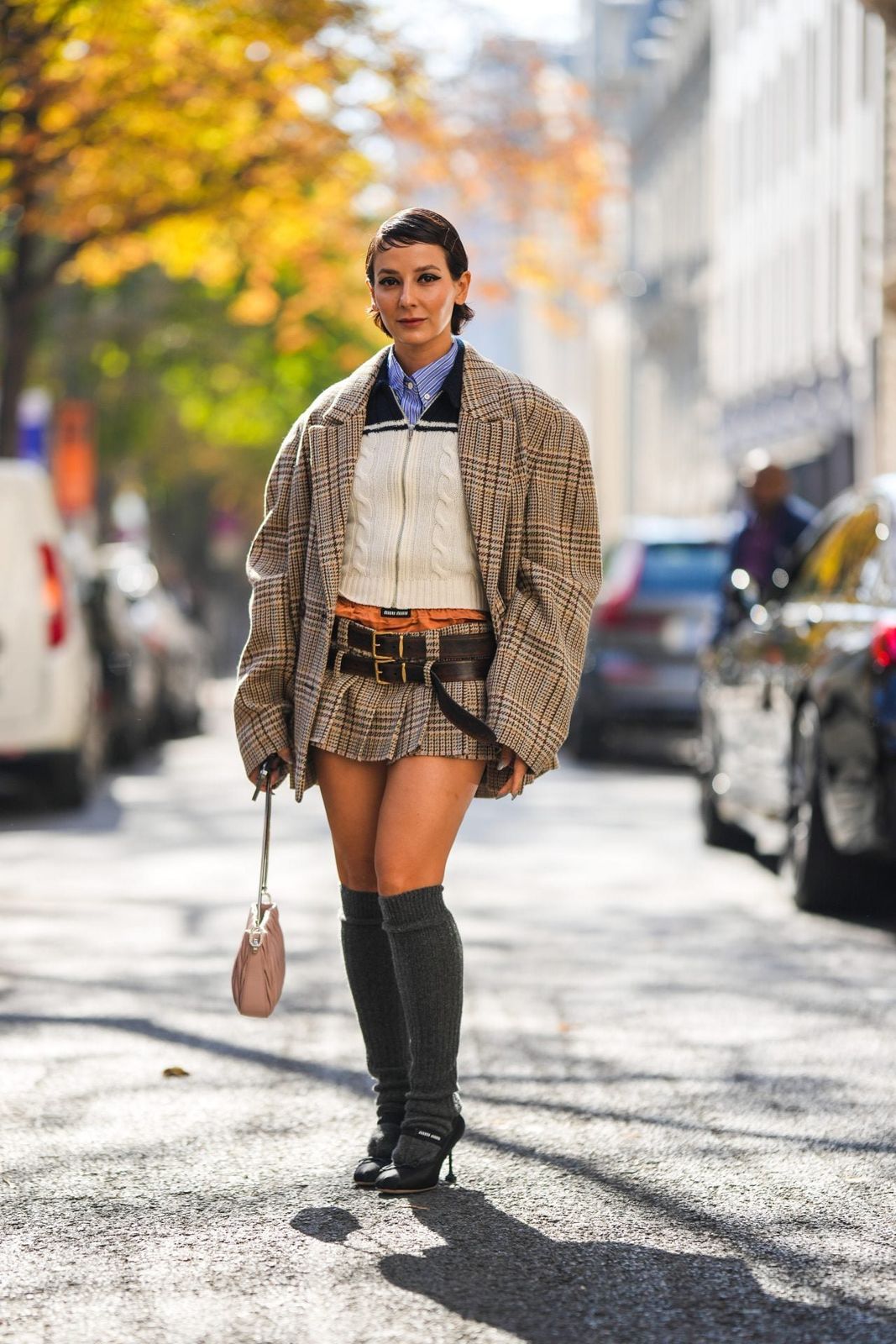 Street Style Layers: Plaid Mini with Oversized Blazer and Socks Street Style Layers: Plaid Mini with Oversized Blazer and Socks — Plaid Mini Skirt Outfits 2027