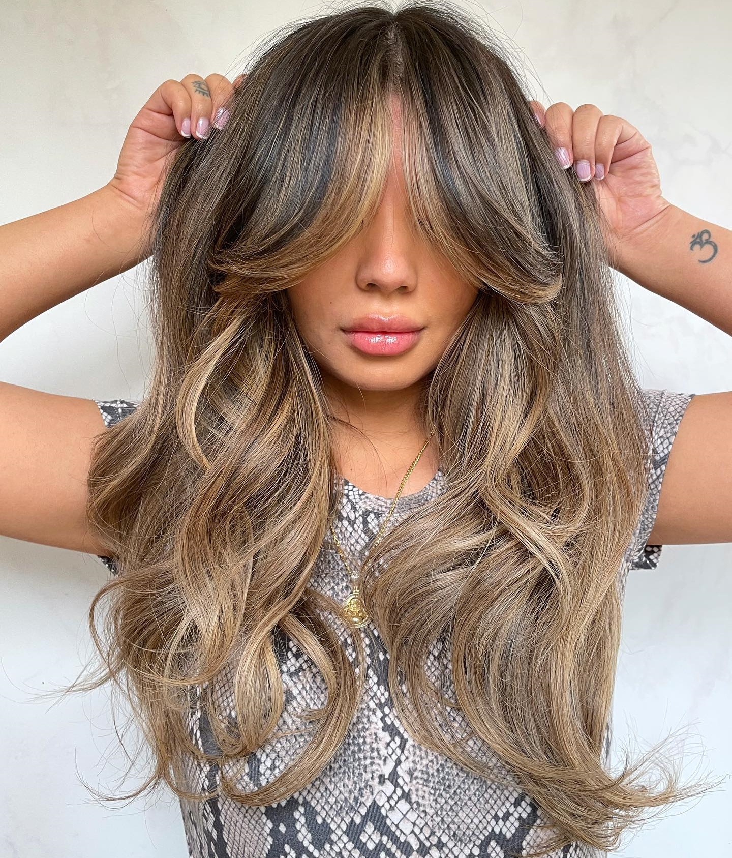 Front View Mid-Back Waves With Heavy Curtain Bangs Front View Mid-Back Waves With Heavy Curtain Bangs — Face Framing Layers 2027