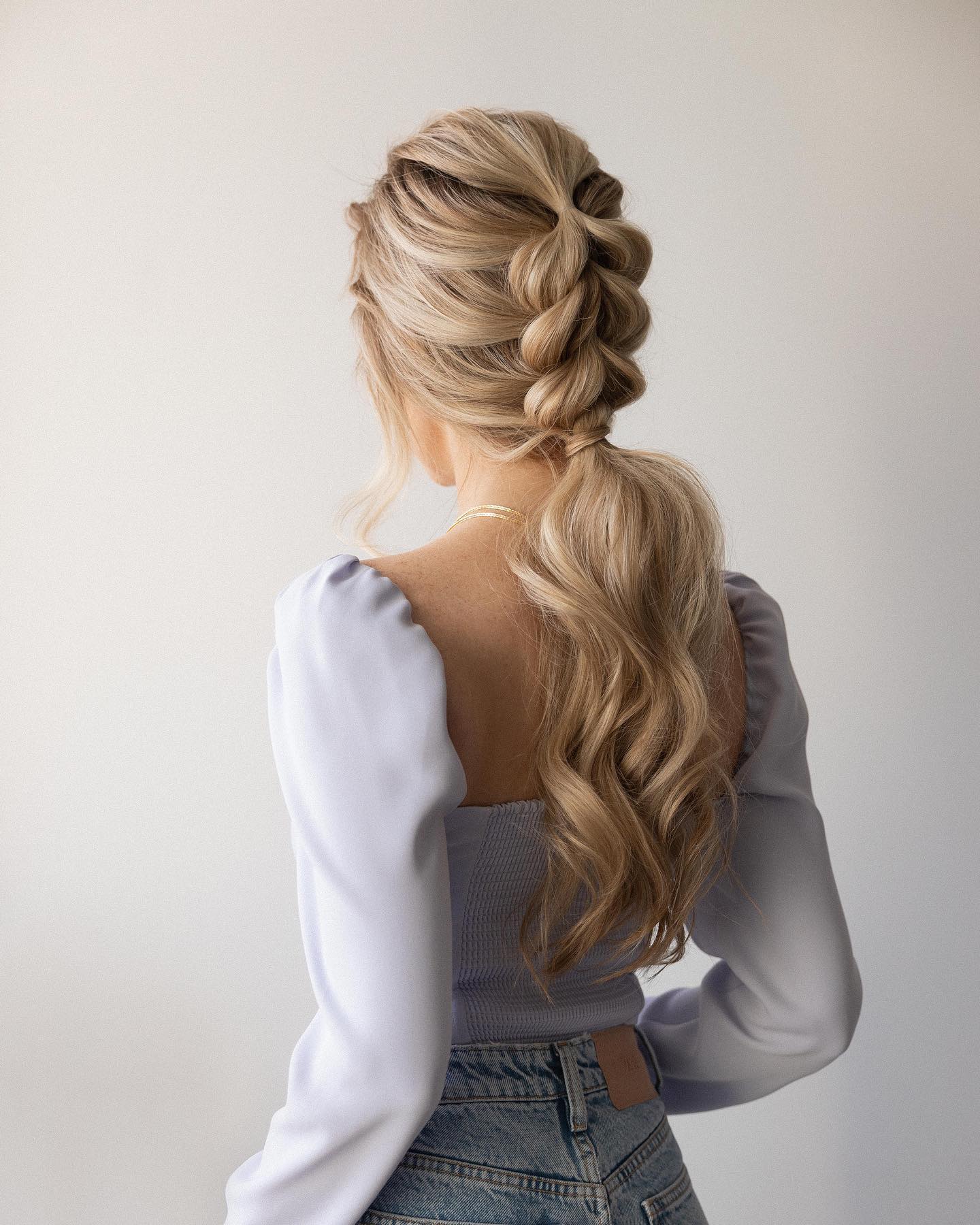 7 Best Holiday Hairstyle Ideas for Your Next Getaway