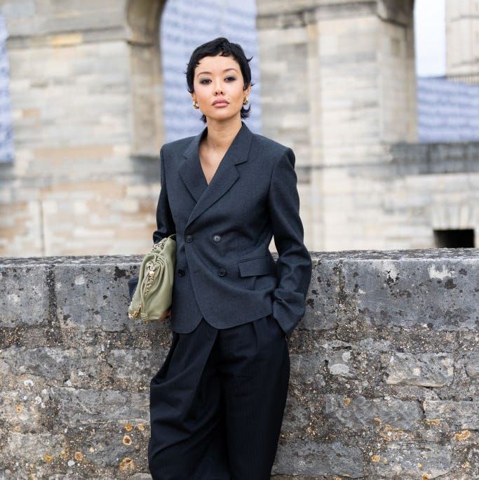 Dark Grey Double-Breasted Blazer with Wide-Leg Trousers for a Sharp Look Dark Grey Double-Breasted Blazer with Wide-Leg Trousers for a Sharp Look — Tech Office Outfits 2027