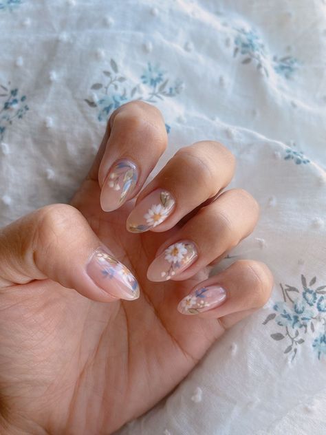 One Hand Close-Up Visual Idea — Floral Wedding Nails 2027