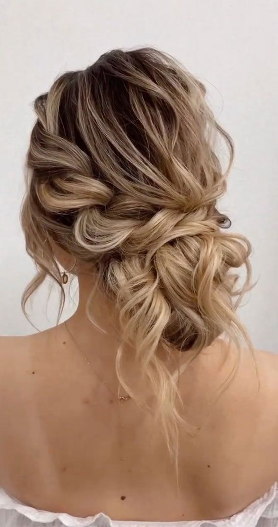 Mid-Back Visual Idea — Graduation Updos 2027