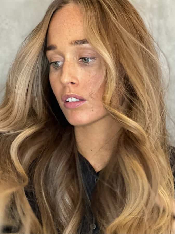 Collarbone Waves With Sun-Kissed Balayage — Balayage on Wavy Hair 2027