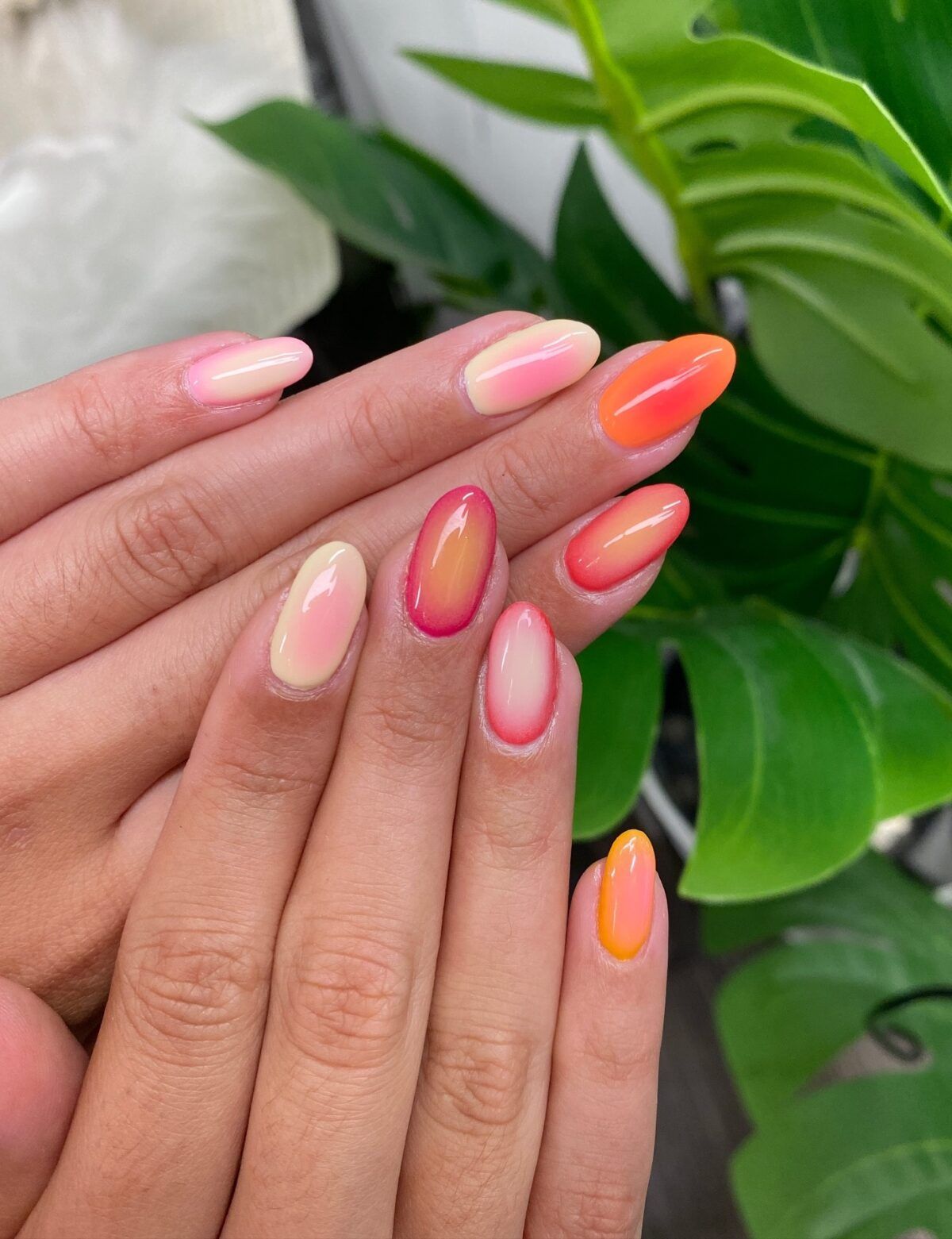 Sunny Oval Gradient Aura Sunny Oval Gradient Aura — Pearl Aura Nails 2027