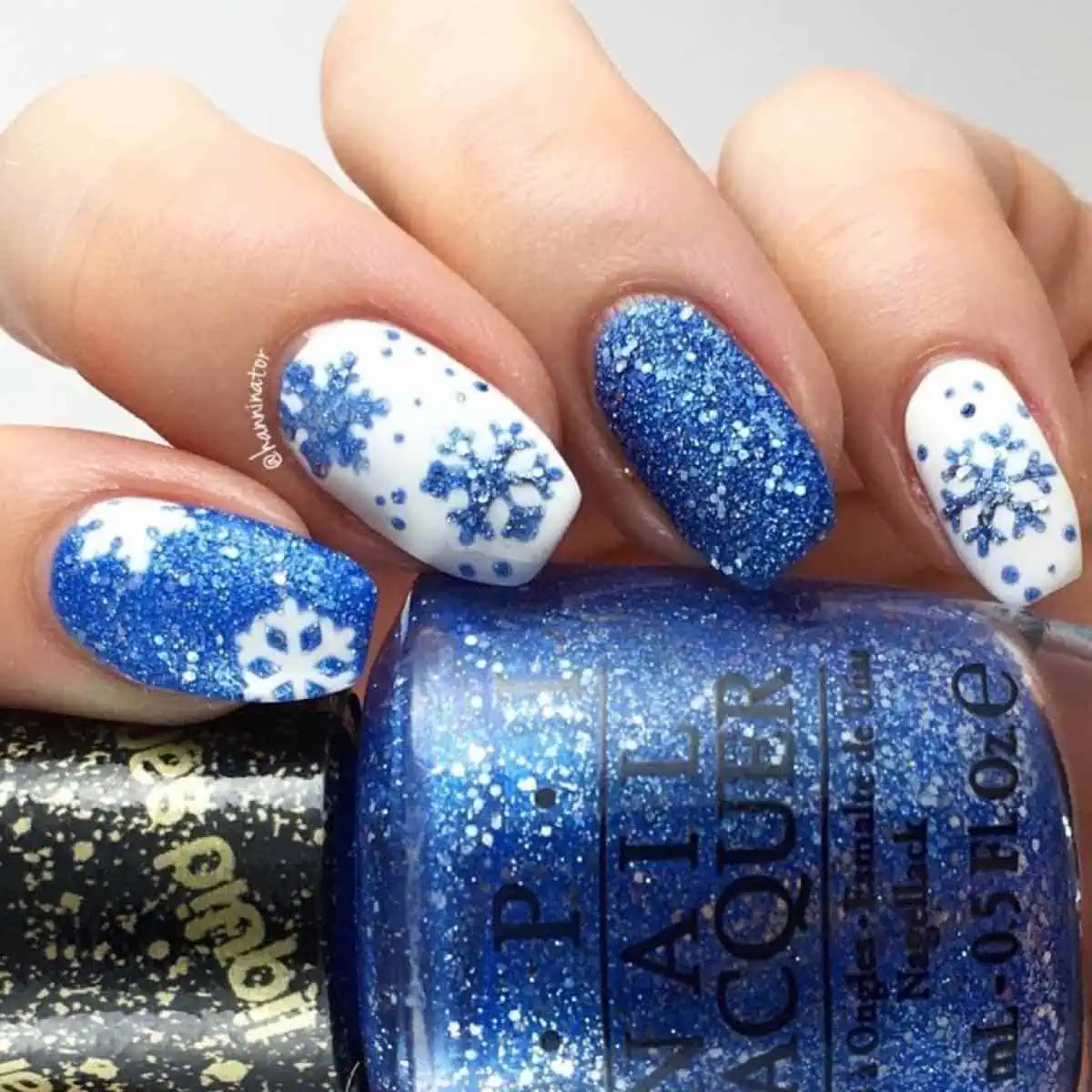 Short Medium Oval Glitter and Matte Mix Short Medium Oval Glitter and Matte Mix — Blue Christmas Nails 2026