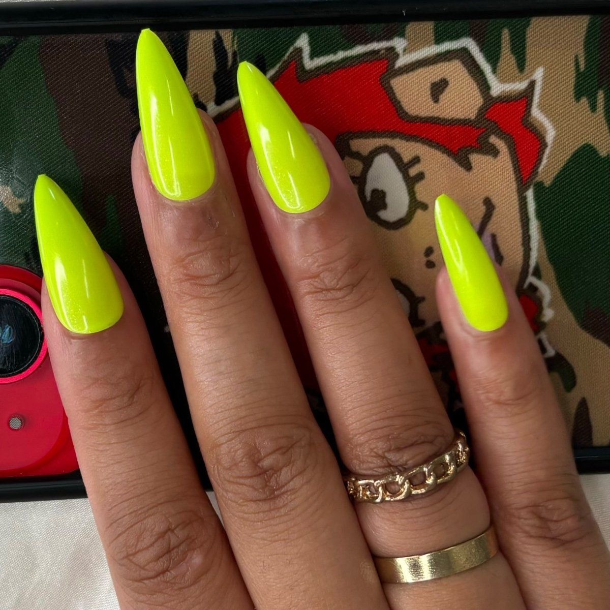 Glossy Neon Yellow Stilettos with Gold Chain Glossy Neon Yellow Stilettos with Gold Chain — Neon Stiletto Nails 2027