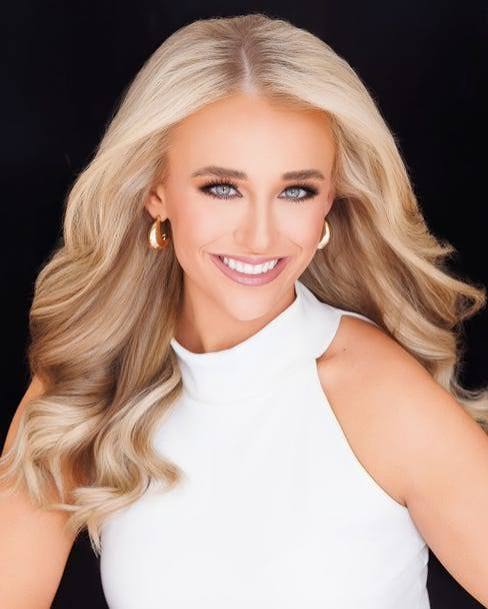 Wavy Medium Density Visual Idea Wavy Medium Density Visual Idea — Hair Color 2027 for Pale Skin