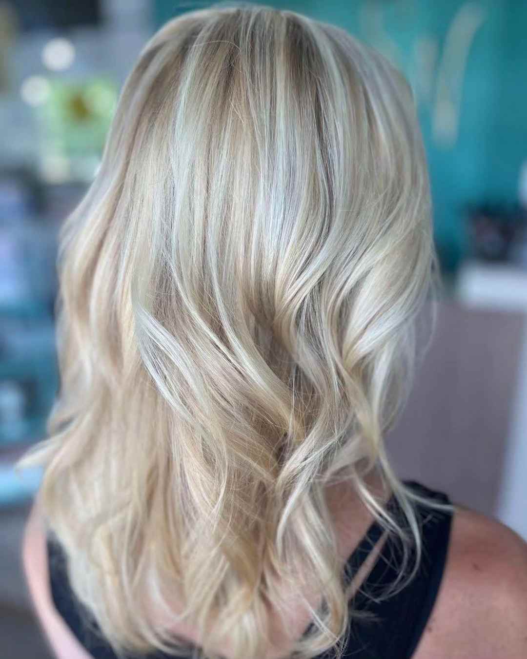 Shoulder Length Platinum with Subtle Ash Blonde Highlights Shoulder Length Platinum with Subtle Ash Blonde Highlights — Highlights Trends 2027