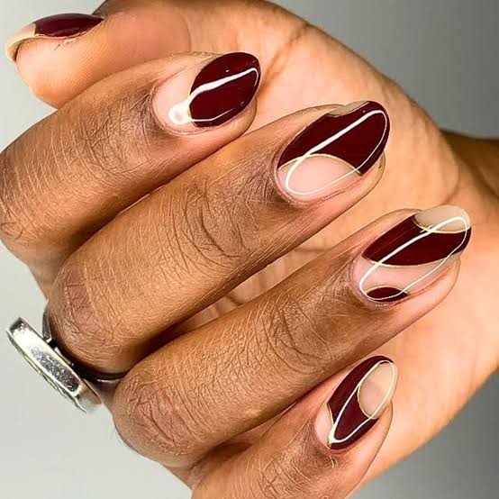 Gold Lines On All Nails Visual Idea Gold Lines On All Nails Visual Idea — Oval Nails 2027