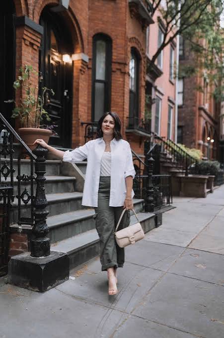 Chic Casual with Olive Green Cargo Pants and Button-Down Chic Casual with Olive Green Cargo Pants and Button-Down — Cargo Pants Outfits 2027
