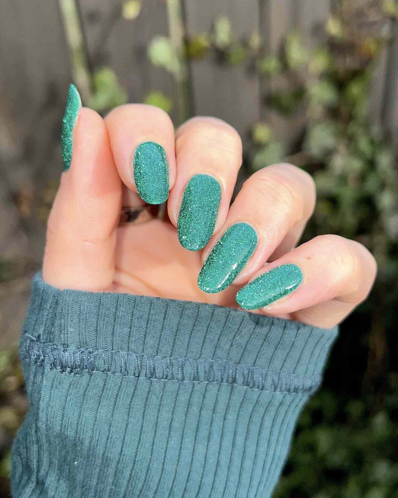 One Hand Close-Up Visual Idea — Teal Nails 2027