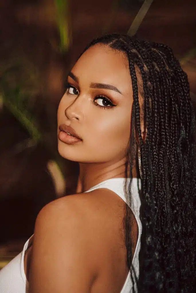 Mid-Back Visual Idea Mid-Back Visual Idea — Protective Vacation Hairstyles 2027