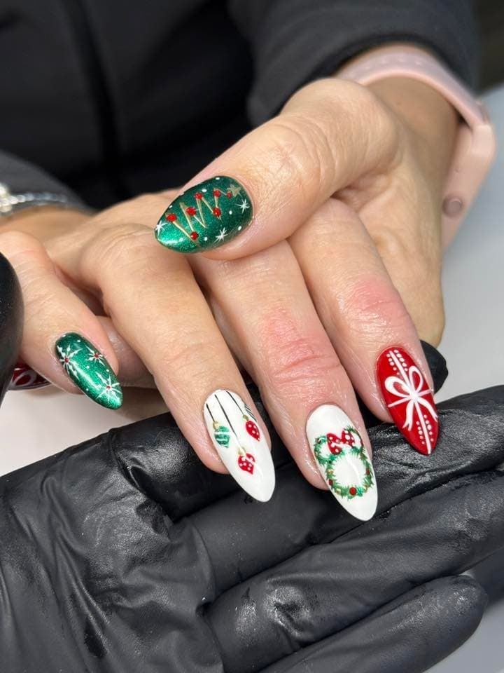 Green White Red Gold Visual Idea Green White Red Gold Visual Idea — Christmas Acrylic Nails 2026