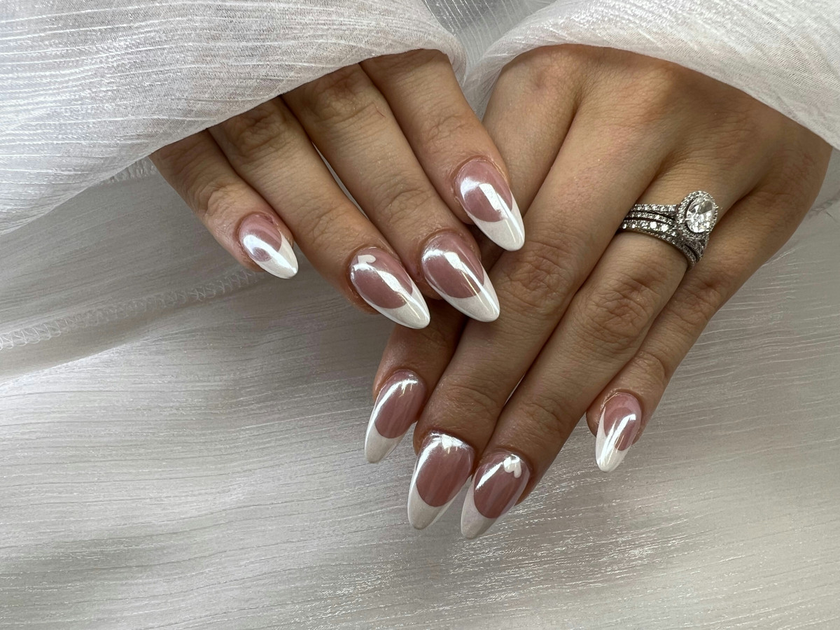 Chrome French Tip Almond Nails Chrome French Tip Almond Nails — Winter Gel Nail Colors 2027