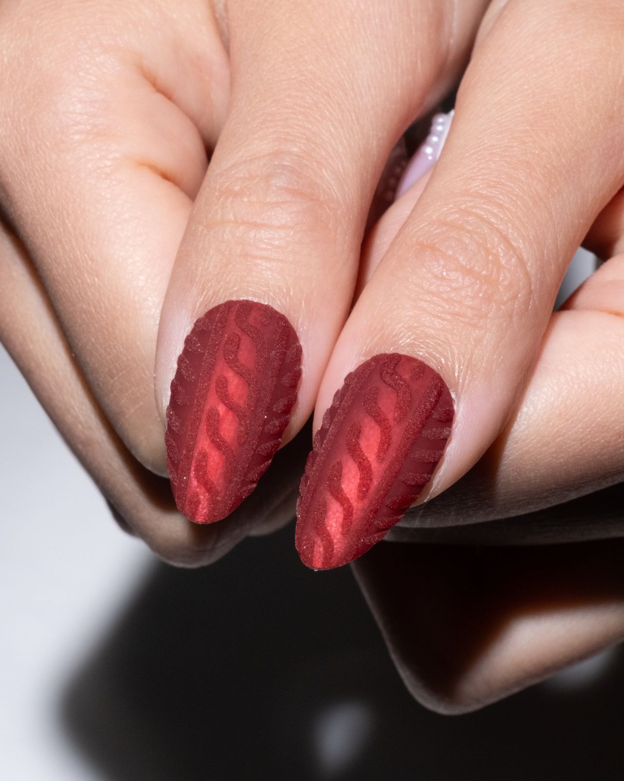 Deep Red Sweater Knit Oval Nails Deep Red Sweater Knit Oval Nails — Sweater Weather Nails 2027