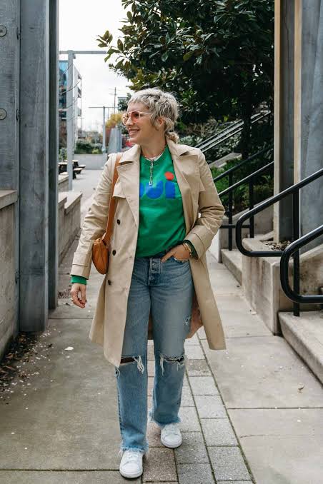 Trench Coat and Graphic Sweatshirt: Casual Preppy Blend Trench Coat and Graphic Sweatshirt: Casual Preppy Blend — Preppy Spring Outfits 2027
