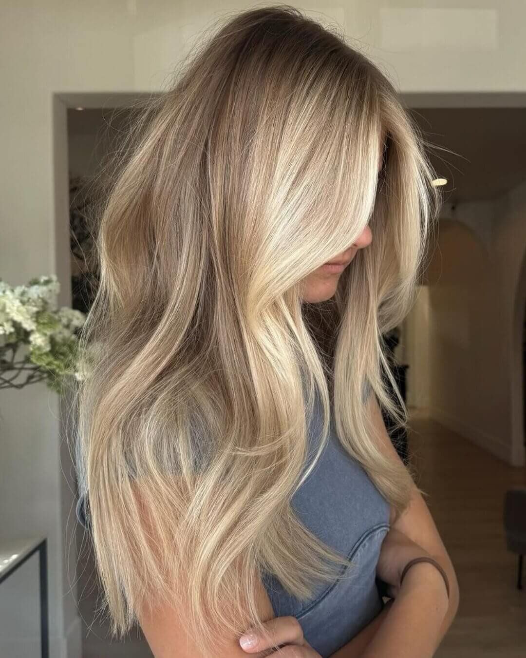 Collarbone Bright Ash Blonde Hair With Face Framing Highlights Collarbone Bright Ash Blonde Hair With Face Framing Highlights — Hair Color 2027 for Square Face