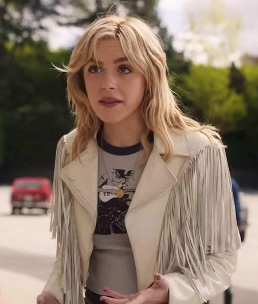 Retro Vibes: White Leather Fringe Jacket with Graphic Tee and Black Pants Retro Vibes: White Leather Fringe Jacket with Graphic Tee and Black Pants — Fringe Jacket Outfits 2027