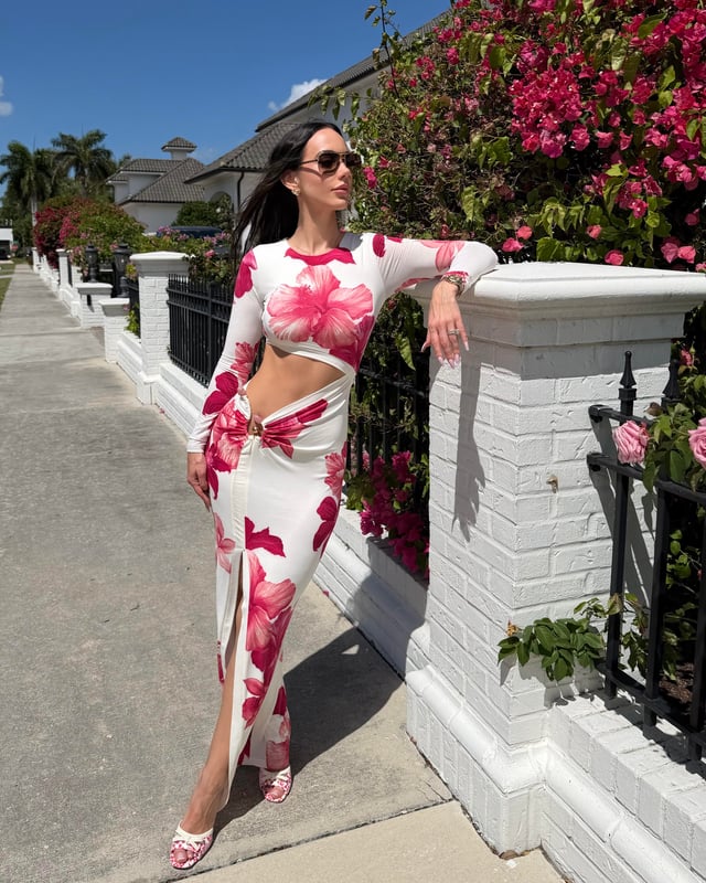 Cutout Maxi Dress with Floral Print for a Statement Brunch Cutout Maxi Dress with Floral Print for a Statement Brunch — Brunch Outfits 2027