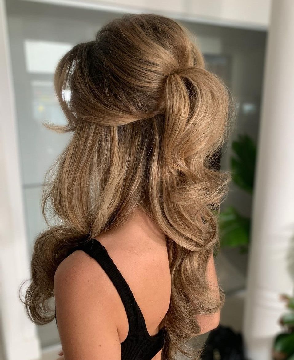 Voluminous Blonde Ponytail with Waves — Ponytail Hairstyles 2027 for Shoulder Length Hair
