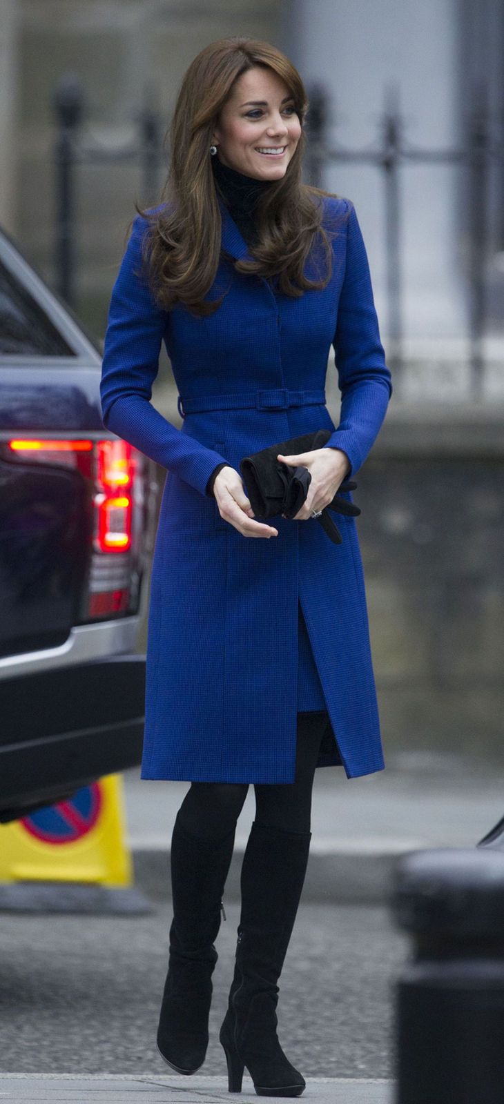 Fitted Royal Blue Wool Coat for Semi-Formal Occasions Fitted Royal Blue Wool Coat for Semi-Formal Occasions — Winter Blue Outfits 2027