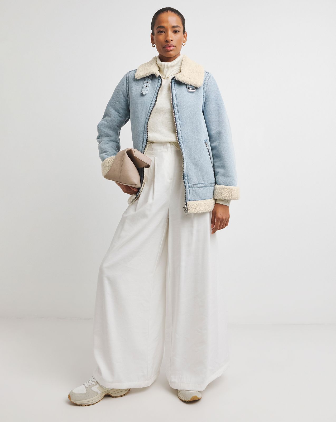Beige Sneakers Outfit Idea Beige Sneakers Outfit Idea — Light Jacket Outfits 2027