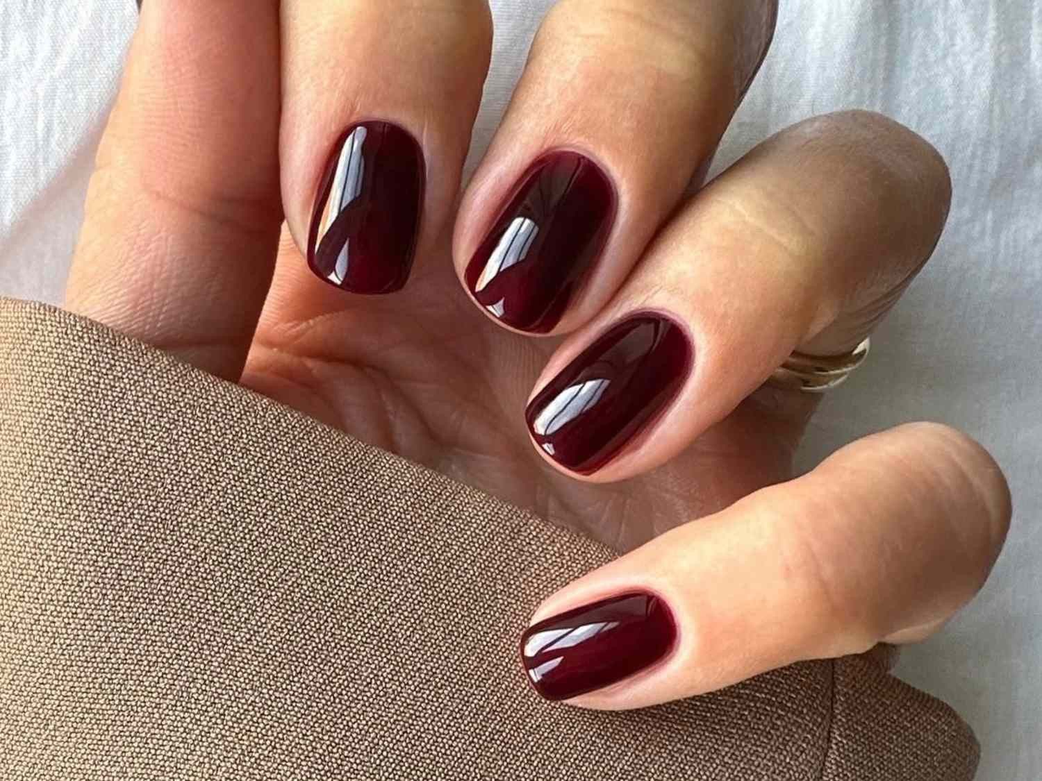 High Gloss Jelly-Like Visual Idea High Gloss Jelly-Like Visual Idea — Dark Red Nails 2027