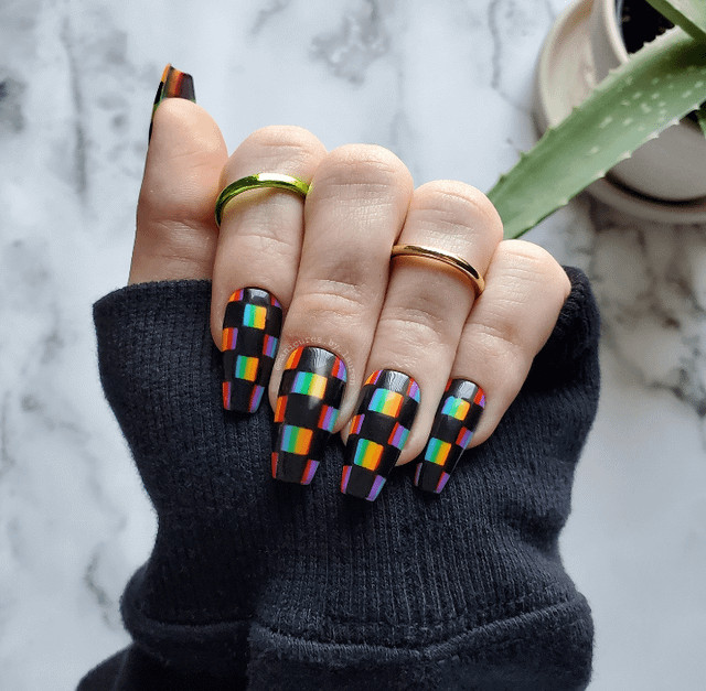 Rainbow checkered print 🌈 : r/Nails