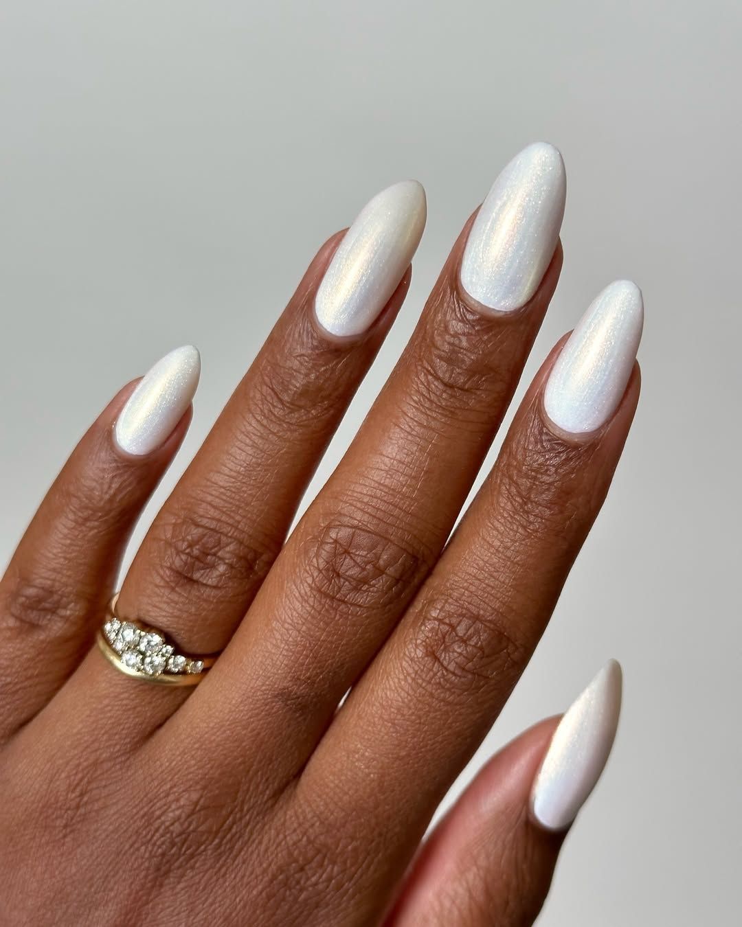 Pearlescent Shimmer Off-White Oval Nails Pearlescent Shimmer Off-White Oval Nails — Off White Nails 2027