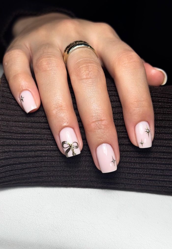 Visual Idea Visual Idea — Simple Bow Nails 2027