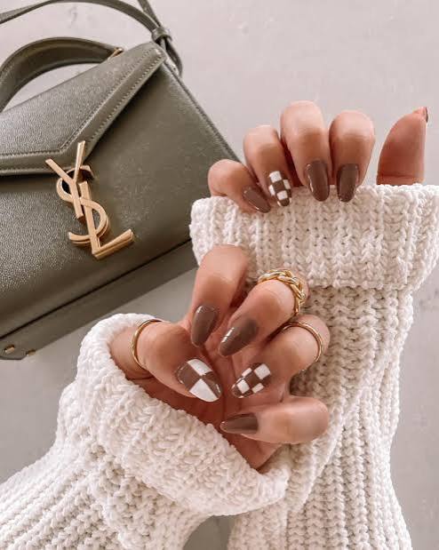 Checkered Pattern On Accent Nails Classic Glossy Deep Brown — Simple Thanksgiving Nails 2026